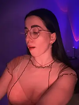 Snapshot of Emylia chatting on February 16, 2025, 7:49 pm Emylia online show from February 16, 2025, 7:49 pm