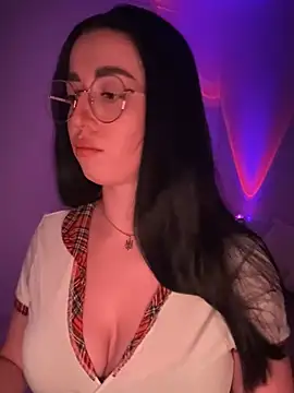 Snapshot of Emylia chatting on February 19, 2025, 7:59 pm Emylia online show from February 19, 2025, 7:59 pm