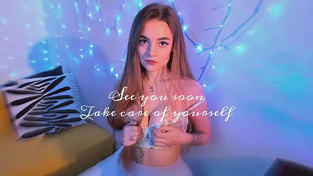 xwiuiwx online show from February 21, 2025, 8:38 pm