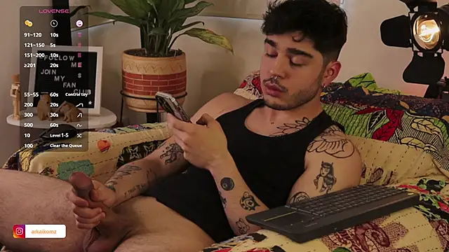 Arkaikomz online show from February 13, 2025, 10:33 pm