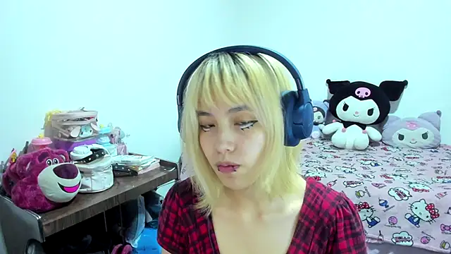 Akane-Mou online show from September 12, 2025, 6:13 am