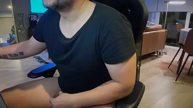 HungandThickLatin online show from January 27, 2025, 6:09 am