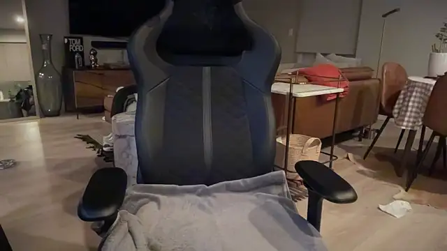 HungandThickLatin online show from February 10, 2025, 1:22 pm