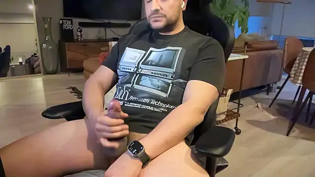 HungandThickLatin online show from February 14, 2025, 1:23 am