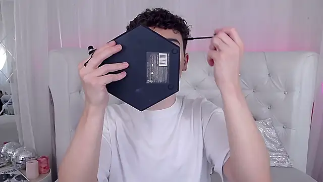 RobbyCharming online show from September 28, 2025, 3:45 am