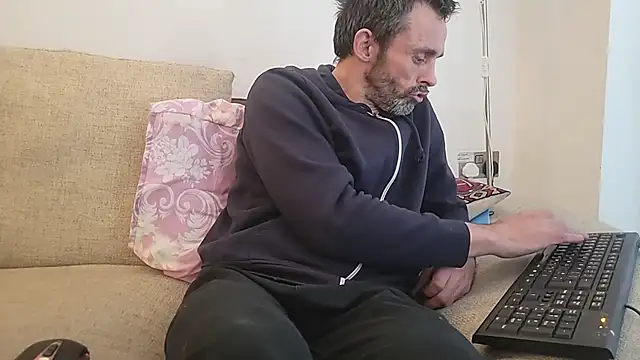 Snapshot of uk-bobbie-uk chatting on October 27, 2025, 4:00 pm uk-bobbie-uk online show from October 27, 2025, 4:00 pm