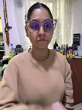 charlotte stevenss  online show from January 30, 2025, 2:58 pm