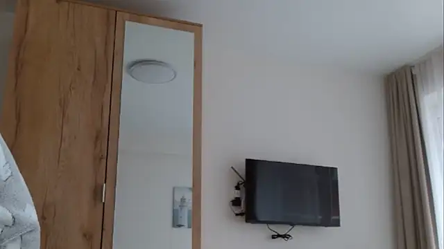 Snapshot of Popppka chatting on February 15, 2025, 11:06 am Popppka online show from February 15, 2025, 11:06 am