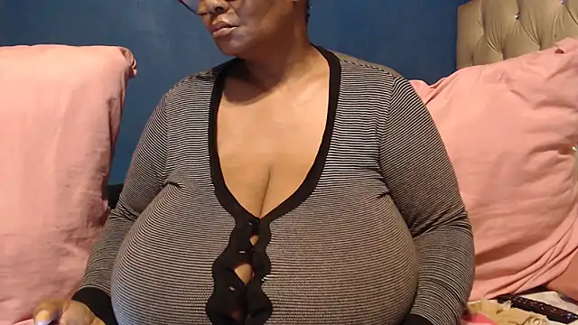 CUTEFIRMMELONSS online show from October 18, 2025, 3:20 am