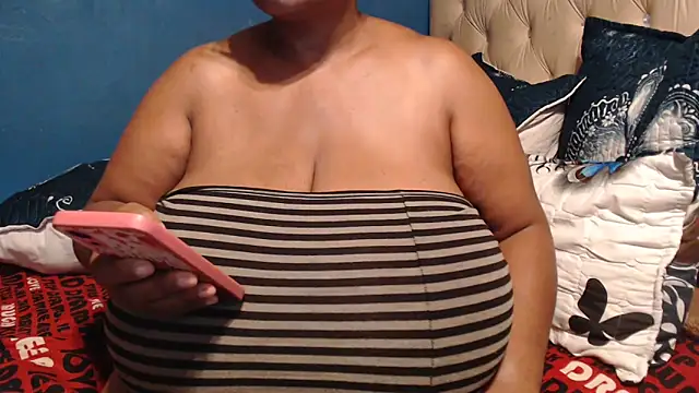 CUTEFIRMMELONSS online show from March 4, 2026, 3:23 am