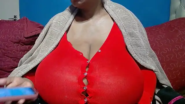 CUTEFIRMMELONSS online show from May 31, 2026, 3:47 am