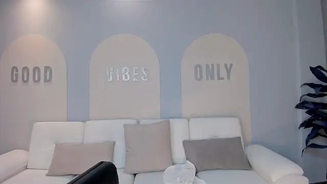 MariamRivera  online show from March 1, 2025, 10:34 am