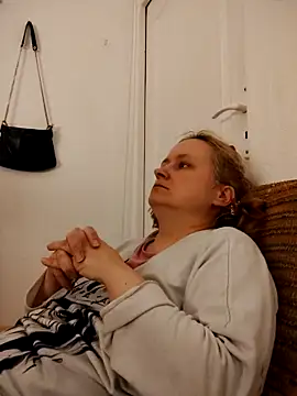 She-devilx online show from April 27, 2026, 8:18 pm