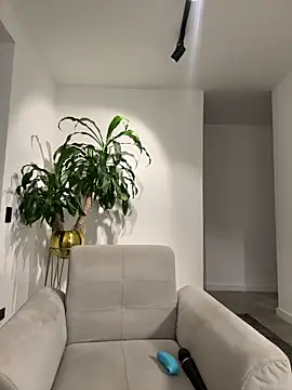 EllaSanz  online show from March 4, 2025, 9:32 pm