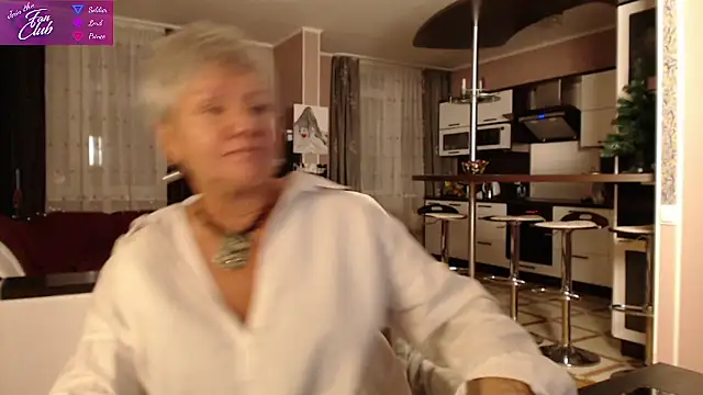 roxana brooks online show from December 17, 2024, 2:33 pm