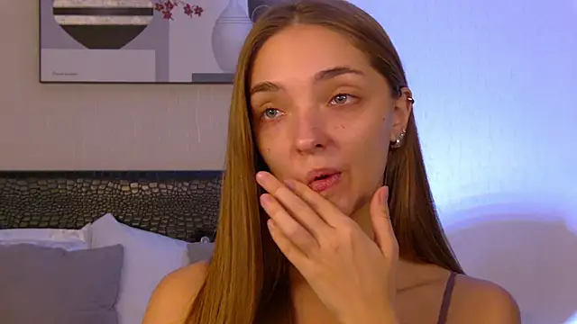 VirginieCruz online show from November 8, 2025, 5:40 am