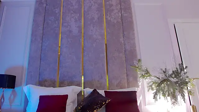 MilaDYstarlight online show from December 24, 2024, 9:44 pm