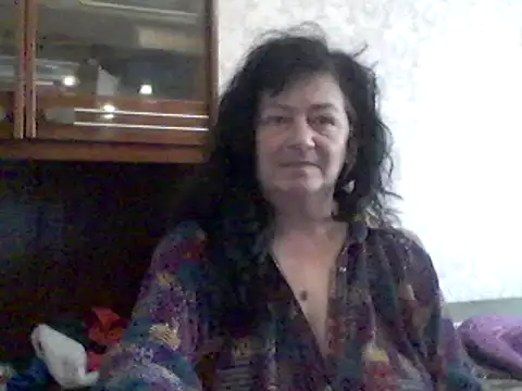 GypsiQueen2 online show from February 22, 2025, 1:02 pm