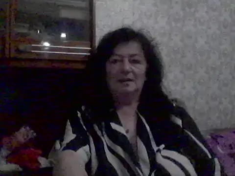 GypsiQueen2 online show from March 19, 2025, 5:39 pm