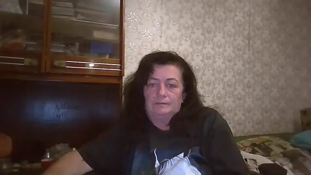 GypsiQueen2 online show from September 18, 2025, 7:49 pm