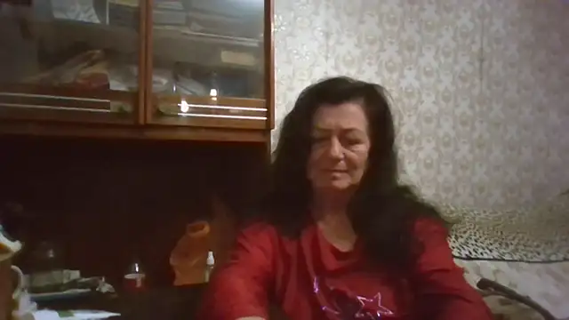 GypsiQueen2 online show from November 16, 2025, 5:40 pm
