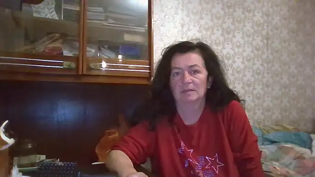 GypsiQueen2 online show from November 17, 2025, 2:45 pm