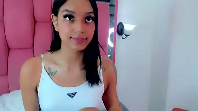 XXVIOLETTAXX online show from December 19, 2024, 2:02 pm