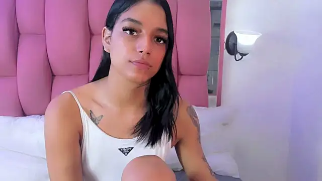 XXVIOLETTAXX online show from December 19, 2024, 5:08 pm
