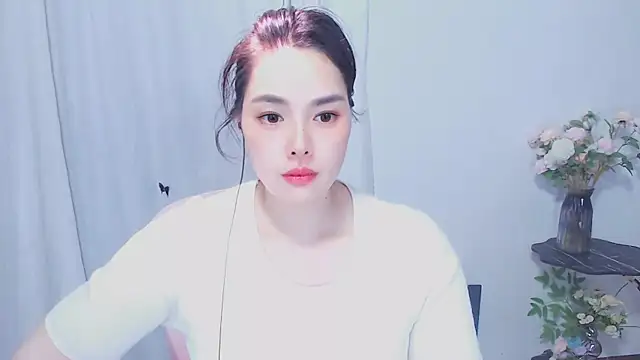 Snapshot of SHY-_-girl chatting on May 15, 2026, 5:25 am SHY- -girl online show from May 15, 2026, 5:25 am