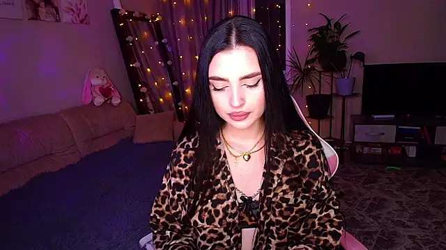   Malika   online show from November 30, 2025, 2:21 pm