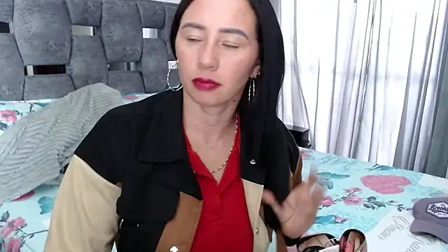 sara hott 1 online show from September 26, 2025, 8:02 pm