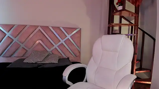 MERIDA TAYLOR online show from January 10, 2025, 12:36 pm