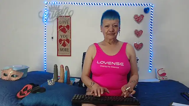 loquitaqueen011 online show from January 11, 2025, 10:18 pm