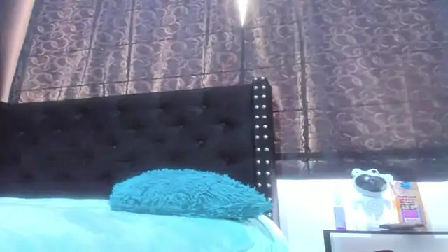 amareto queen online show from February 17, 2026, 6:36 pm