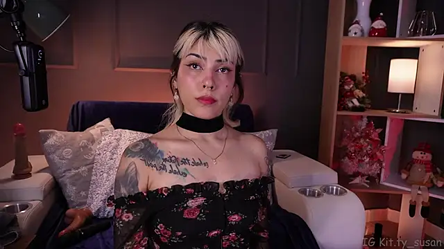 kitty pruu online show from December 18, 2025, 10:05 pm