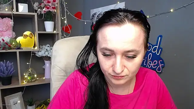 Snapshot of NinaFlawlees chatting on July 7, 2026, 7:23 am NinaFlawlees online show from July 7, 2026, 7:23 am