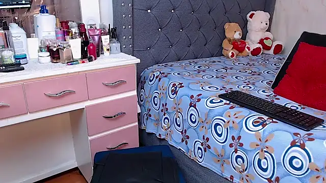 CanndyBrunett online show from October 10, 2025, 4:06 pm