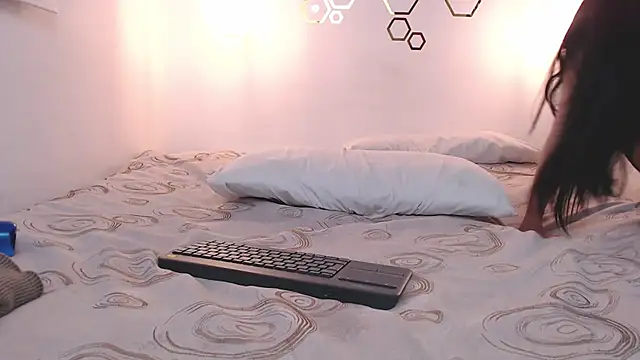 Snapshot of adriscute chatting on March 17, 2025, 8:18 am adriscute online show from March 17, 2025, 8:18 am