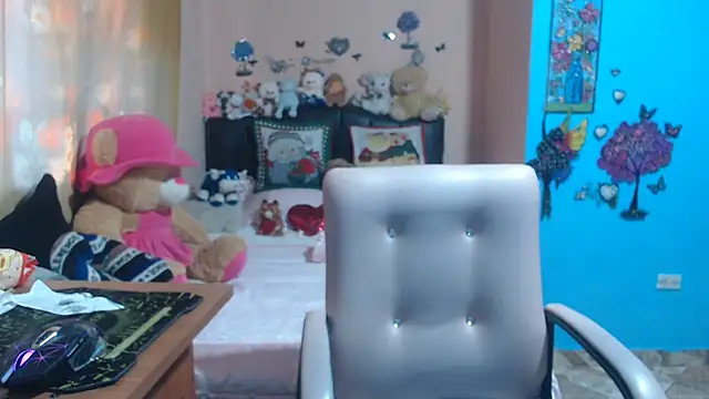 milfeddy  online show from December 17, 2025, 7:31 pm