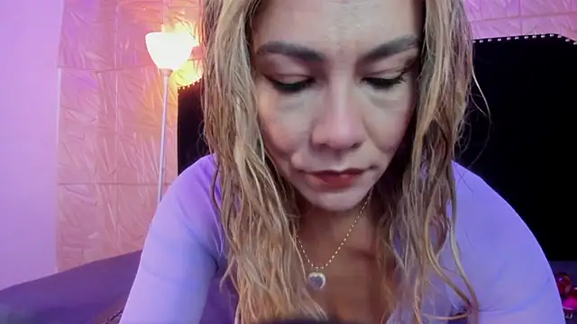 Snapshot of JennyRouse01 chatting on May 8, 2026, 11:04 am JennyRouse01 online show from May 8, 2026, 11:04 am