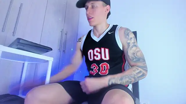 Snapshot of enzo_bvlgari chatting on March 2, 2025, 9:43 pm enzo bvlgari online show from March 2, 2025, 9:43 pm