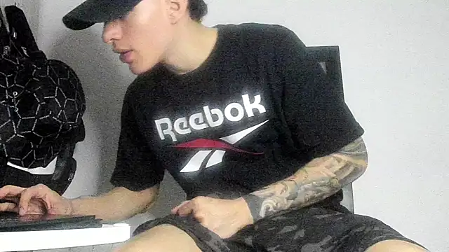 Snapshot of enzo_bvlgari chatting on January 8, 2026, 7:21 am enzo bvlgari online show from January 8, 2026, 7:21 am