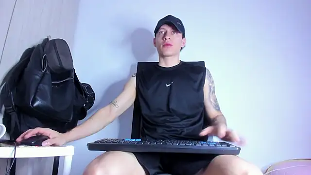 Snapshot of enzo_bvlgari chatting on March 1, 2026, 2:30 pm enzo bvlgari online show from March 1, 2026, 2:30 pm