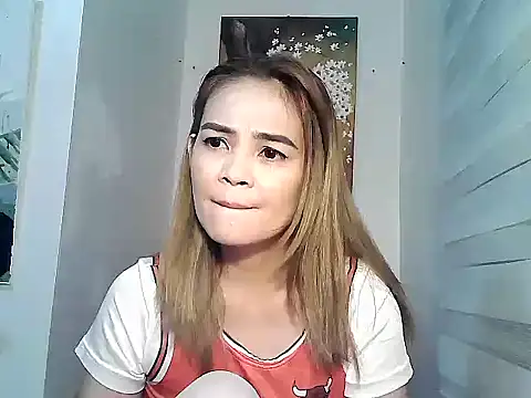 Snapshot of Kisses-13 chatting on February 2, 2025, 2:02 pm Kisses-13 online show from February 2, 2025, 2:02 pm