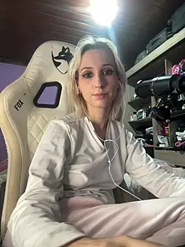 Snapshot of bunnydark00 chatting on June 6, 2026, 5:01 am bunnydark00 online show from June 6, 2026, 5:01 am