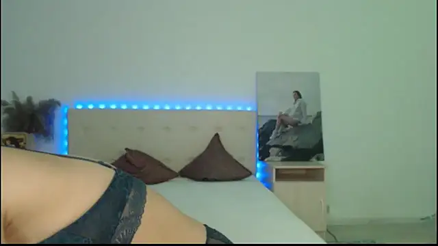 RoxannePure online show from October 9, 2025, 3:37 am