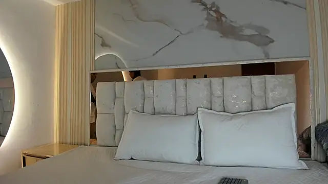 Naughty  Mom online show from March 27, 2026, 6:07 pm