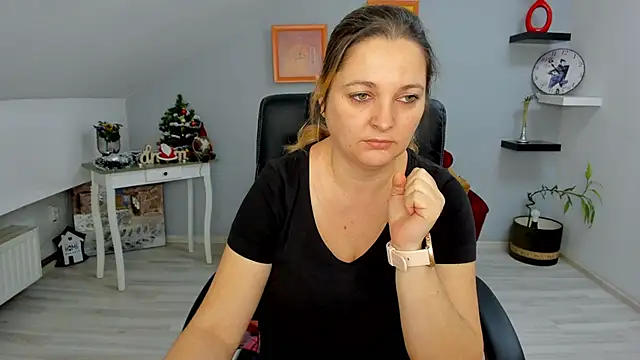 LollaGirl online show from January 6, 2025, 4:26 am