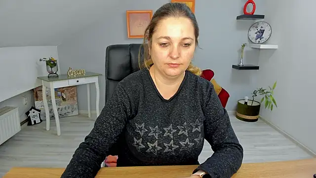 LollaGirl online show from January 13, 2025, 4:18 am