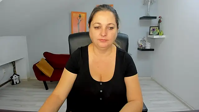 LollaGirl online show from October 16, 2025, 3:18 am